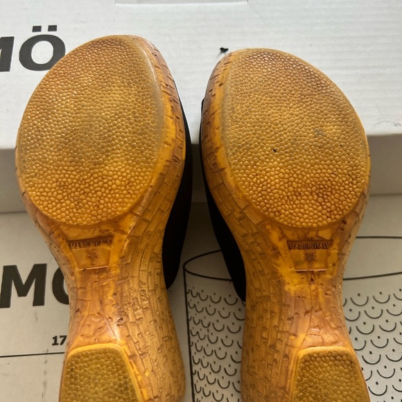 Onyx black wedge sandals. 6.5 - Picture 3 of 5